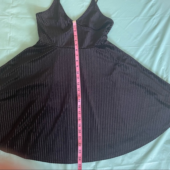 BLACK FOREVER 21 DRESS - Picture 3 of 10